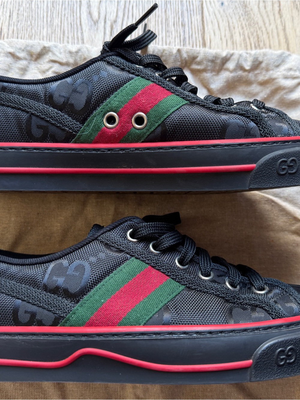 Gucci Black Low-Top Sneakers with Red & Green Stripe